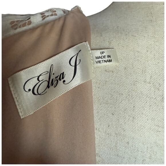 Eliza J White Lace Bell Sleeve Fit & Flare Dress Nude Lining Size 0P - Picture 5 of 10